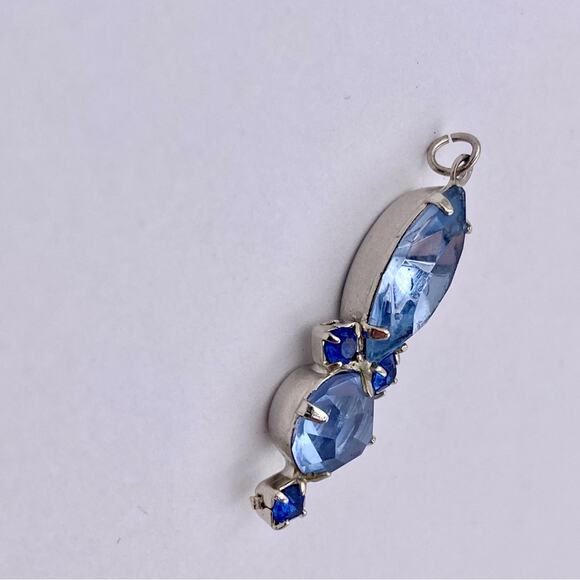 Mid Century Winter Theme Blue Rhinestone Pendant - Picture 8 of 9